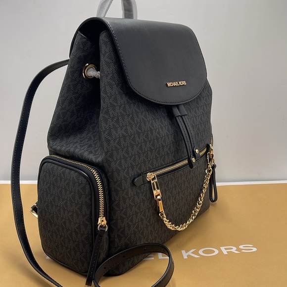 MICHAEL KORS
Jet Set Large Logo Backpack
COLOR BLACK
NWT - Picture 16 of 16